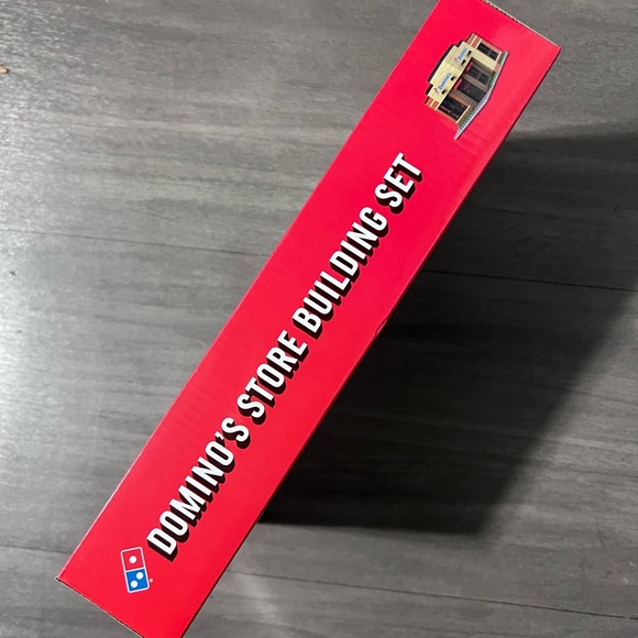 Domino’s Store Building Set (LEGO) - Picture 2 of 6